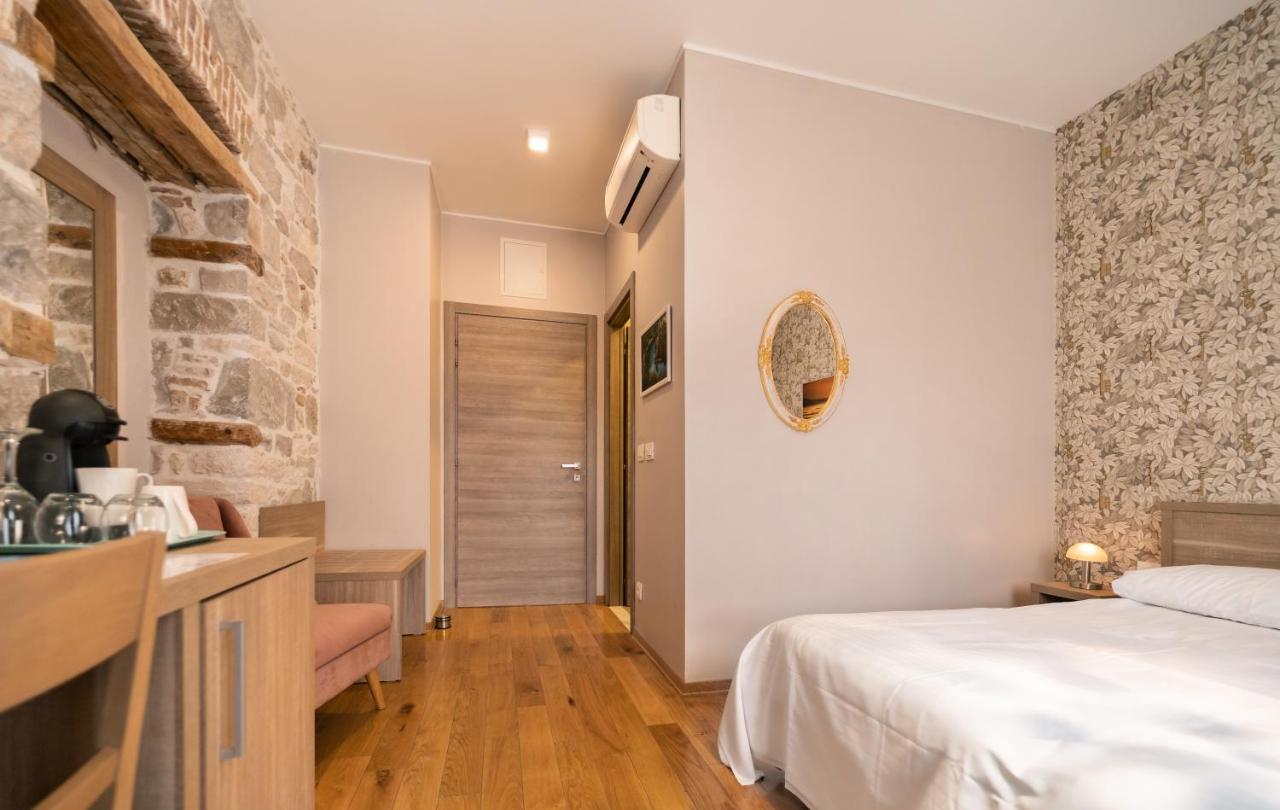 Tifani Luxury Rooms 2 Split Exterior photo